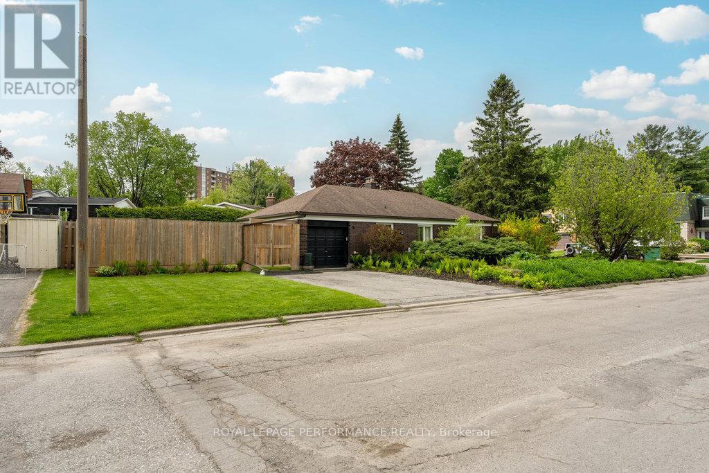 1932 Marquis Avenue, Ottawa, Ontario  K1J 8J2 - Photo 3 - X10929826