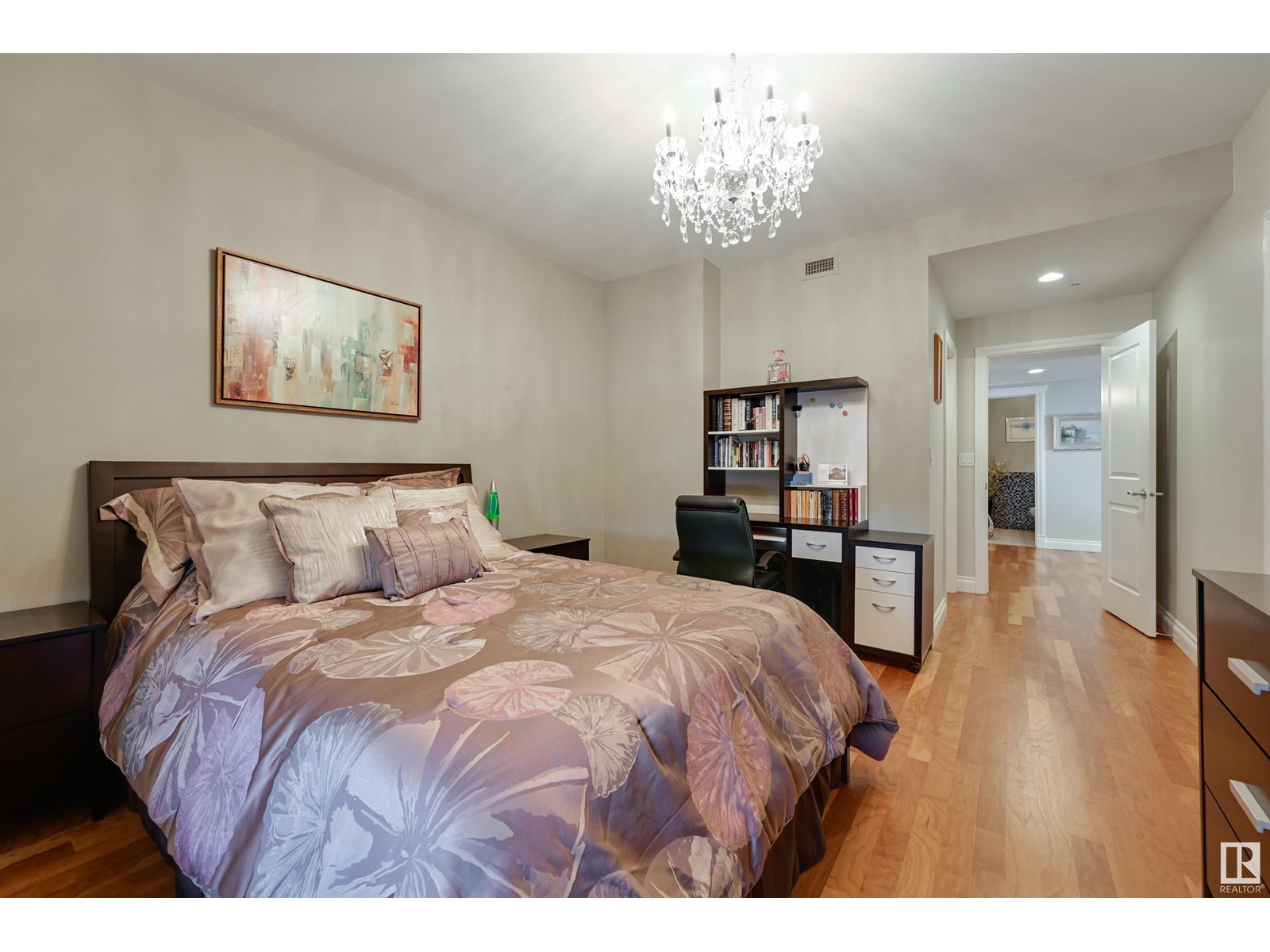 #802 10028 119 St Nw, Edmonton, Alberta  T5K 1Y8 - Photo 37 - E4438361