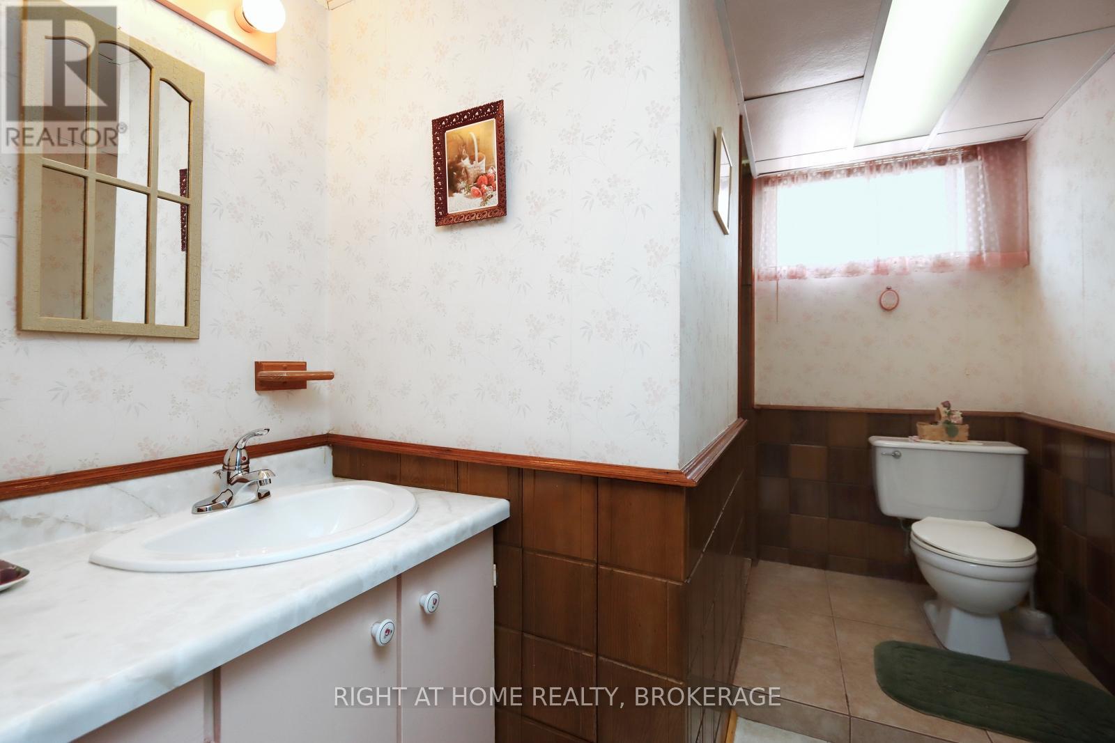 446 Bower Court, Burlington, Ontario  L7L 5E6 - Photo 22 - W12171197