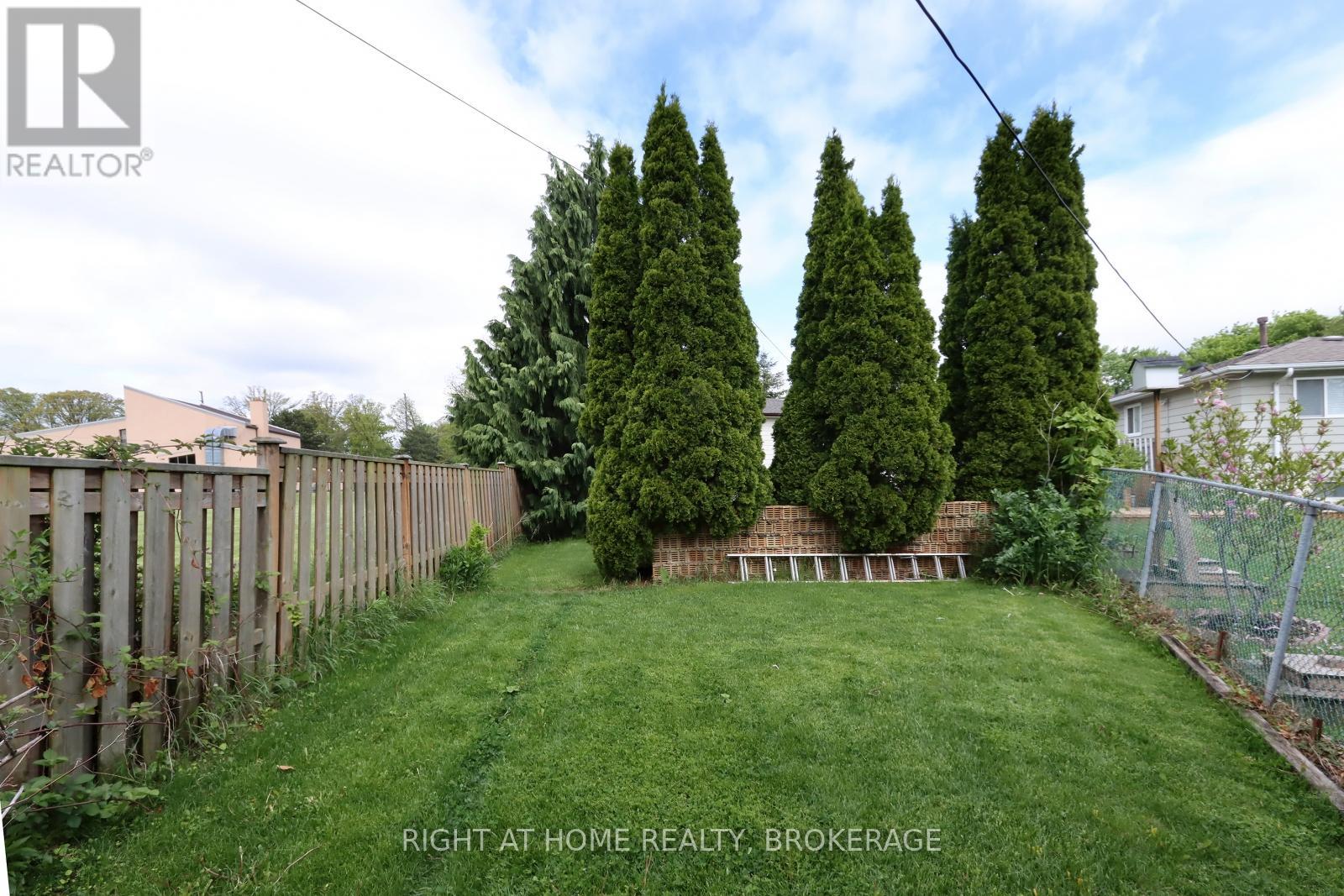 446 Bower Court, Burlington, Ontario  L7L 5E6 - Photo 31 - W12171197