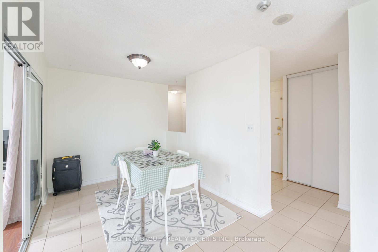 704 - 155 Hillcrest Avenue, Mississauga, Ontario  L5B 3Z2 - Photo 10 - W12111304