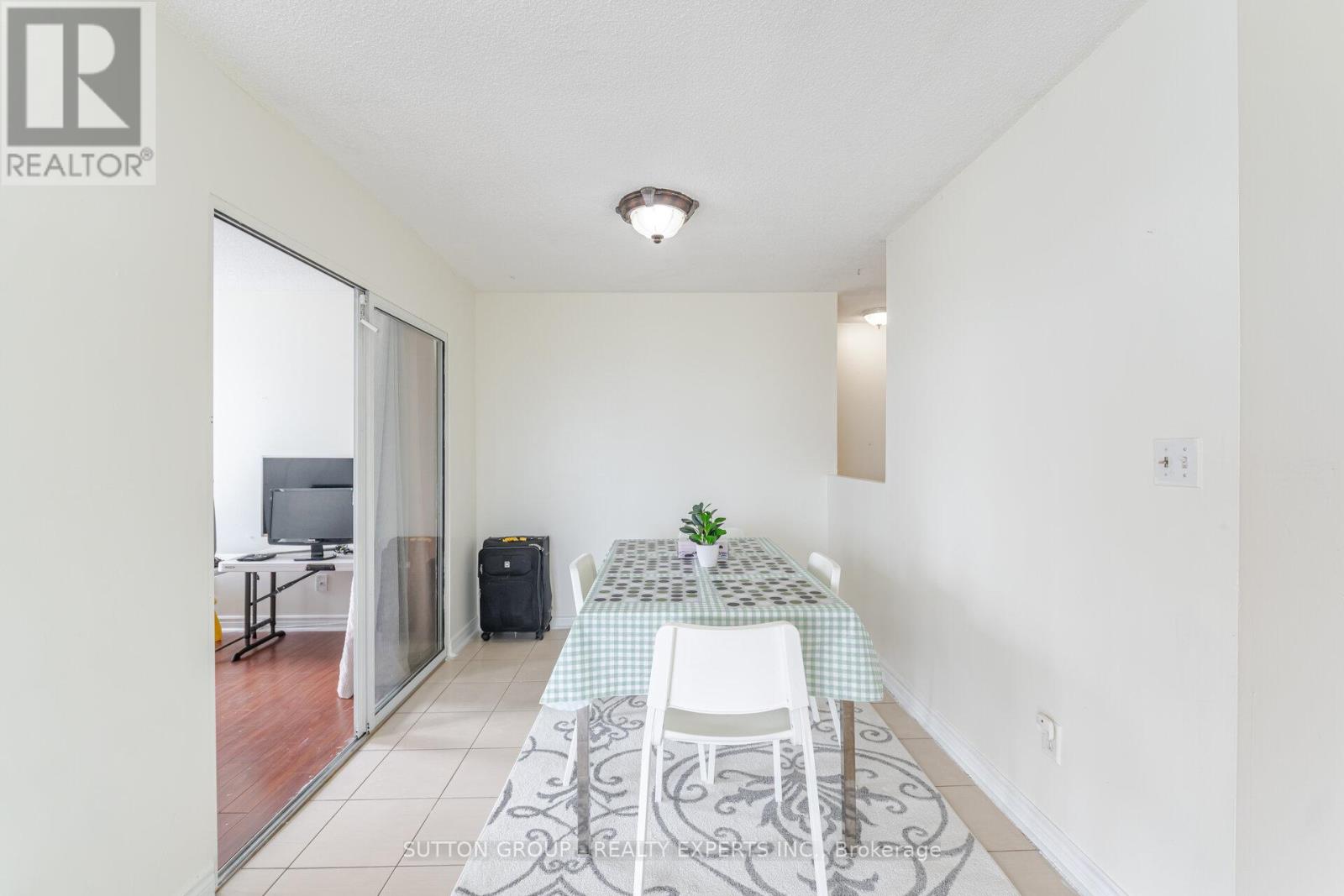 704 - 155 Hillcrest Avenue, Mississauga, Ontario  L5B 3Z2 - Photo 11 - W12111304