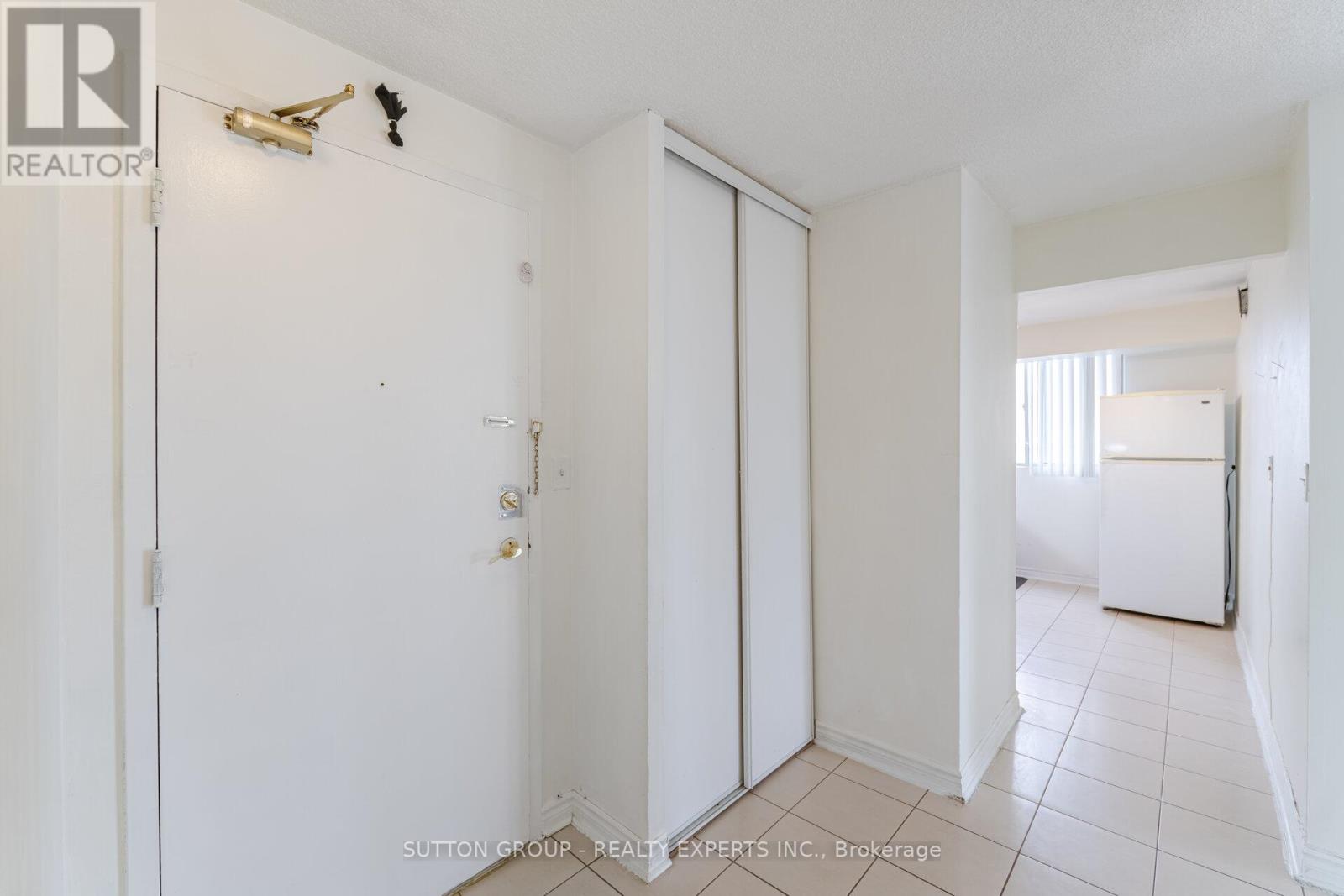 704 - 155 Hillcrest Avenue, Mississauga, Ontario  L5B 3Z2 - Photo 5 - W12111304