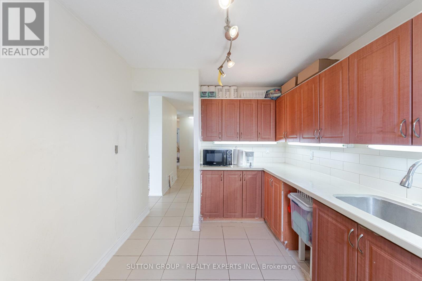 704 - 155 Hillcrest Avenue, Mississauga, Ontario  L5B 3Z2 - Photo 9 - W12111304