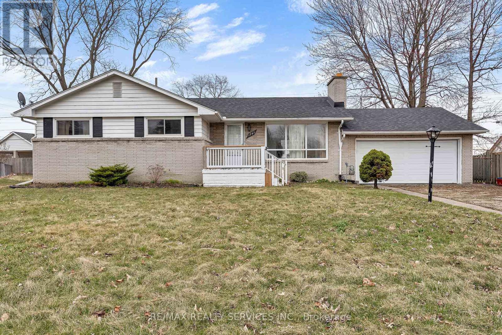 1547 CHERRYLAWN CRESCENT, Windsor, Ontario