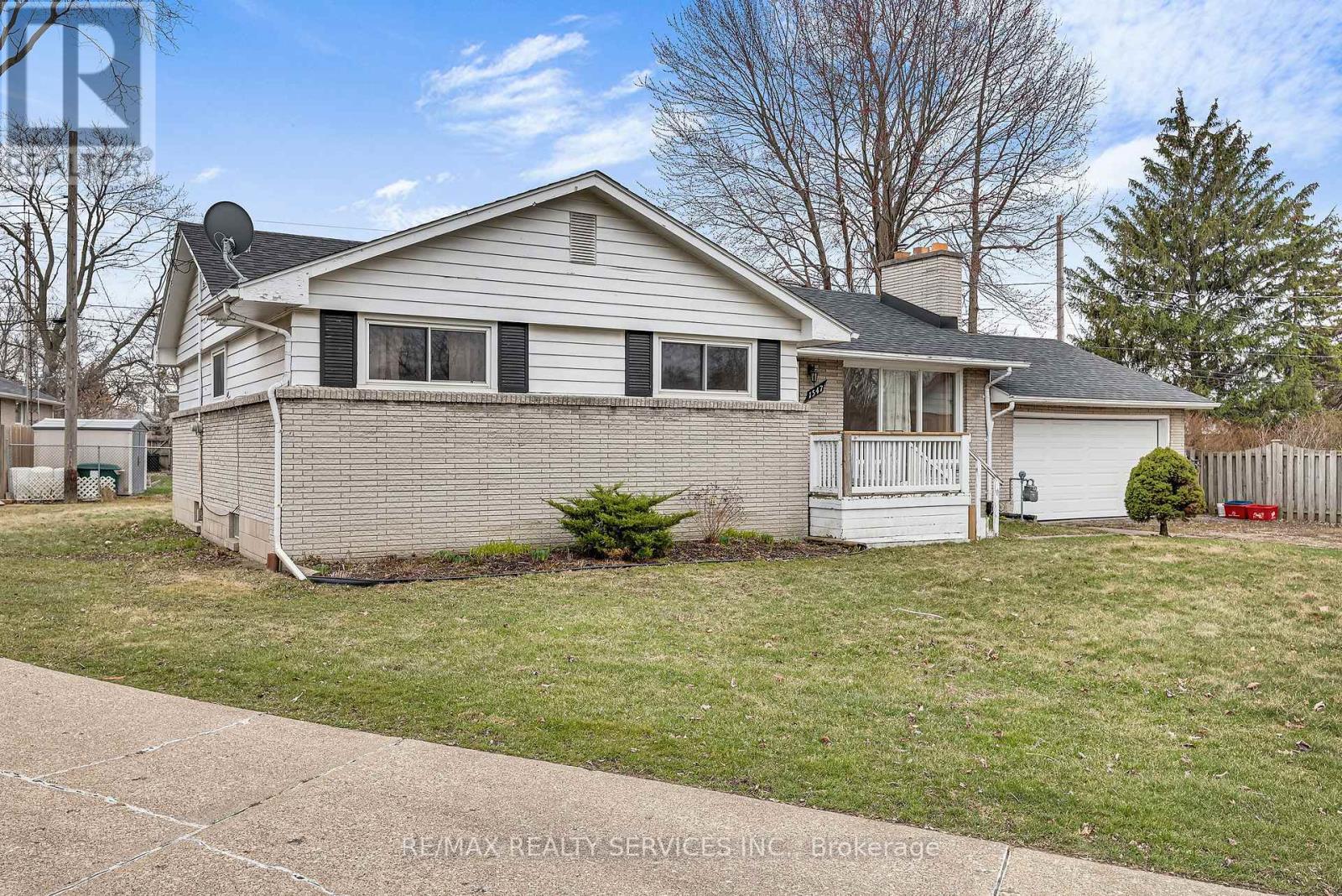 Property at 1547 CHERRYLAWN CRESCENT image 2