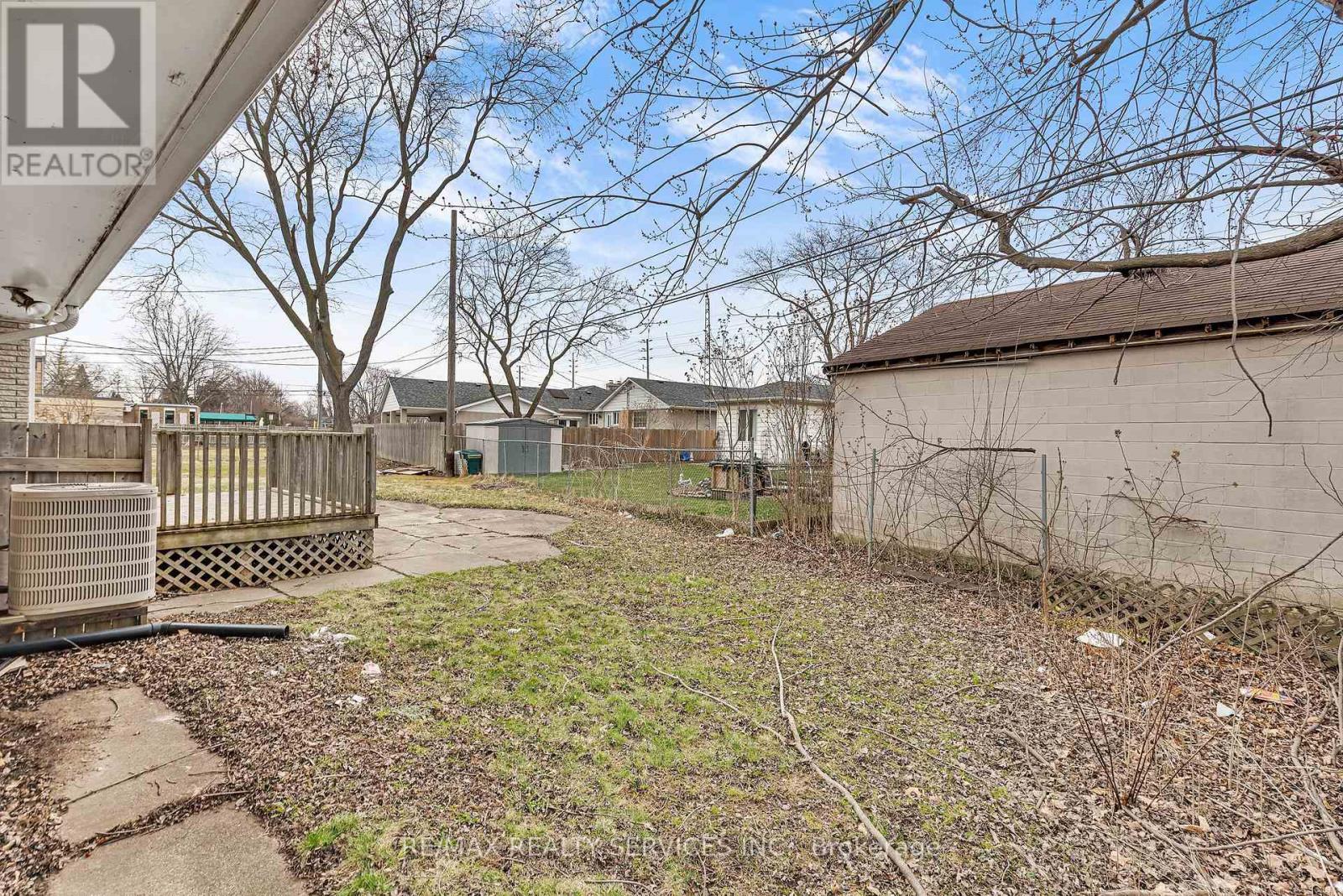 Property at 1547 CHERRYLAWN CRESCENT image 4
