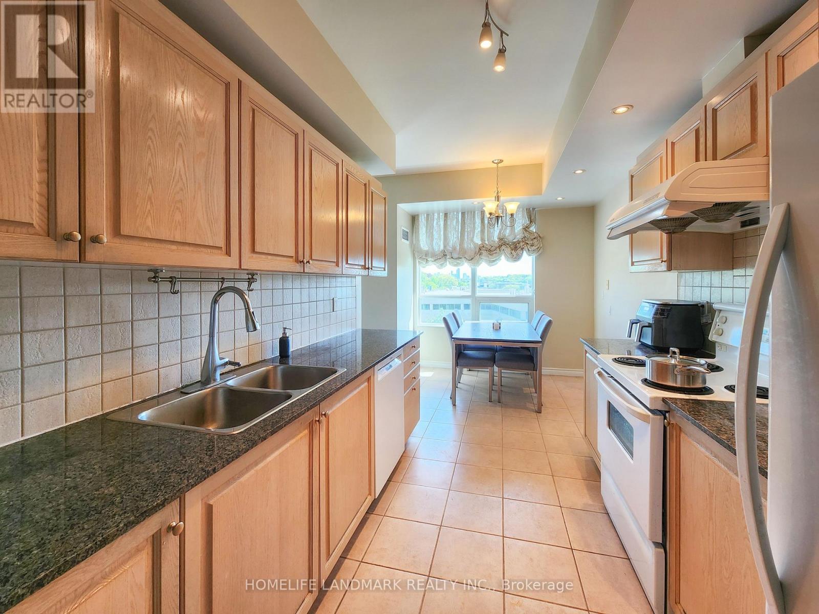 916 - 18 William Carson Crescent, Toronto, Ontario  M2P 2G6 - Photo 11 - C12171215