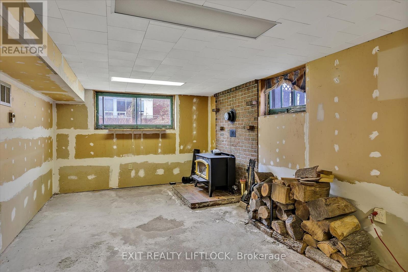 250 Bellevue Street, Peterborough North, Ontario  K9H 5E5 - Photo 28 - X12119208