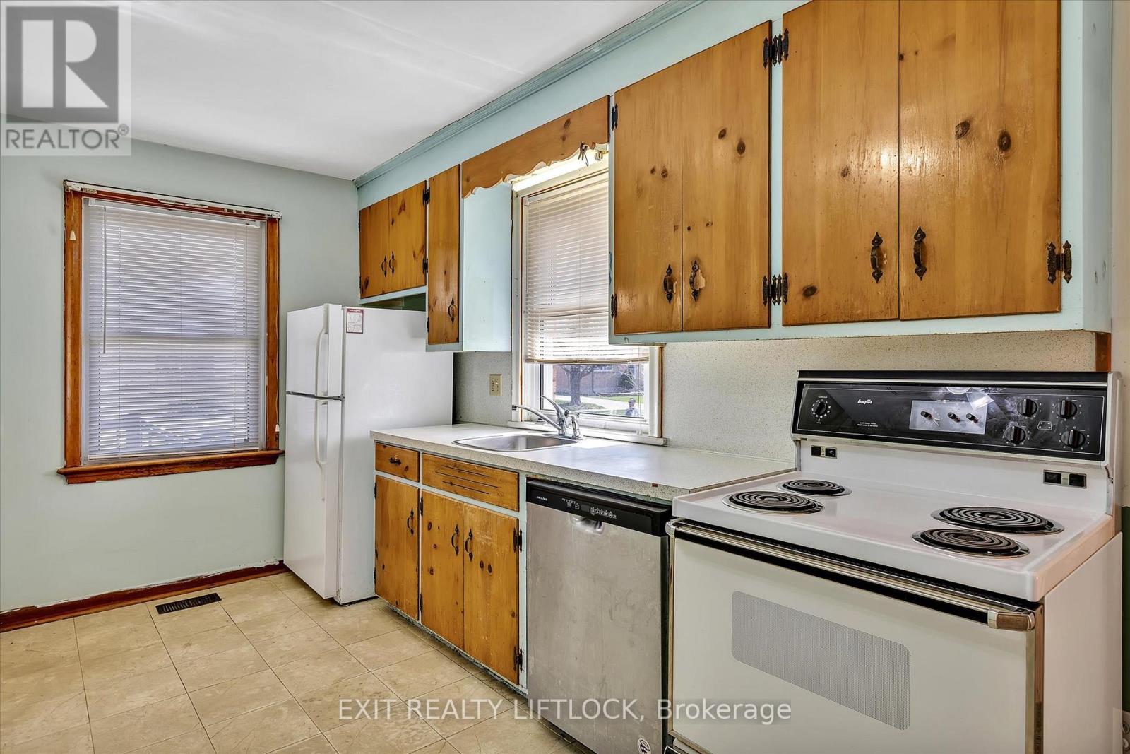 250 Bellevue Street, Peterborough North, Ontario  K9H 5E5 - Photo 8 - X12119208
