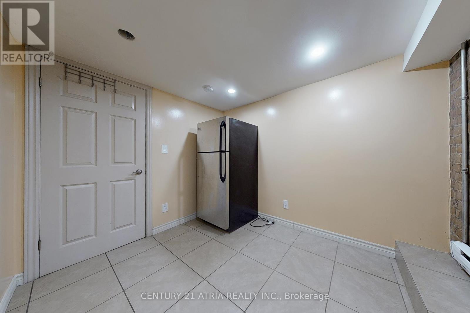 Lower - 2828 Danforth Avenue, Toronto, Ontario  M4C 1M1 - Photo 14 - E12171230