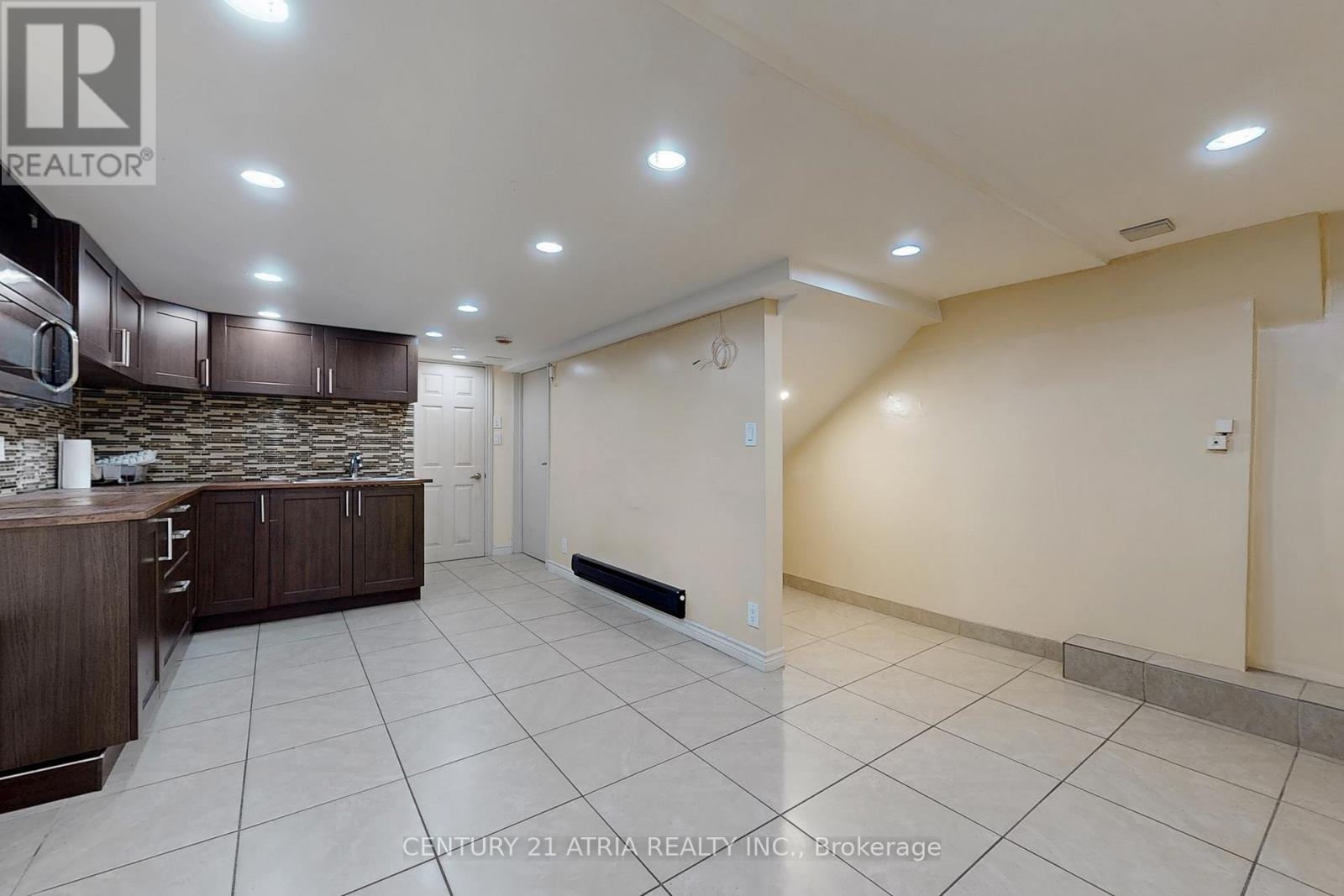 Lower - 2828 Danforth Avenue, Toronto, Ontario  M4C 1M1 - Photo 9 - E12171230