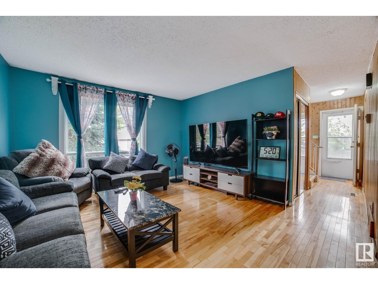 Property at 827 Erin PL NW image 3