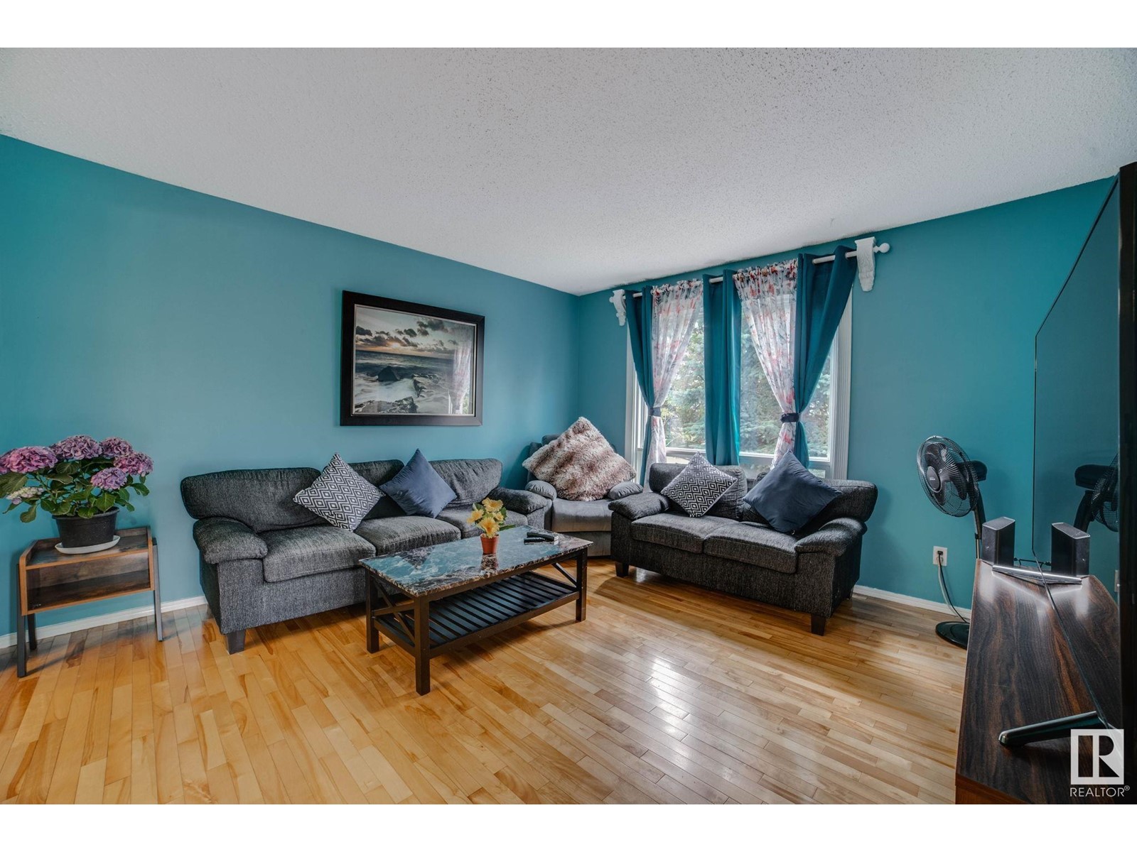 Property at 827 Erin PL NW image 4
