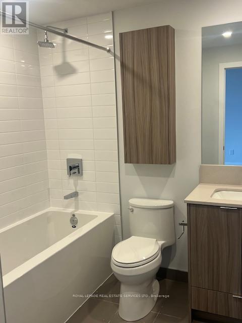 3910 - 430 Square One Drive, Mississauga (City Centre), Ontario  L5B 0L6 - Photo 5 - W12171235