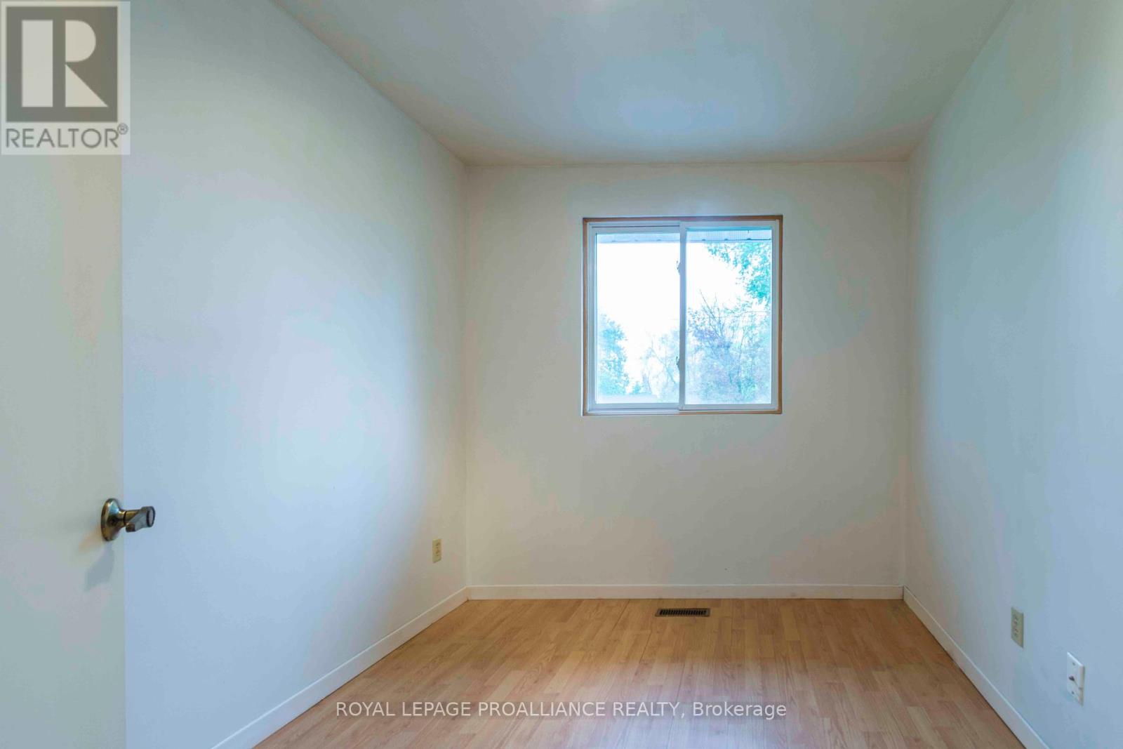 12 Highside Road, Quinte West, Ontario  K8V 5P5 - Photo 13 - X12171239