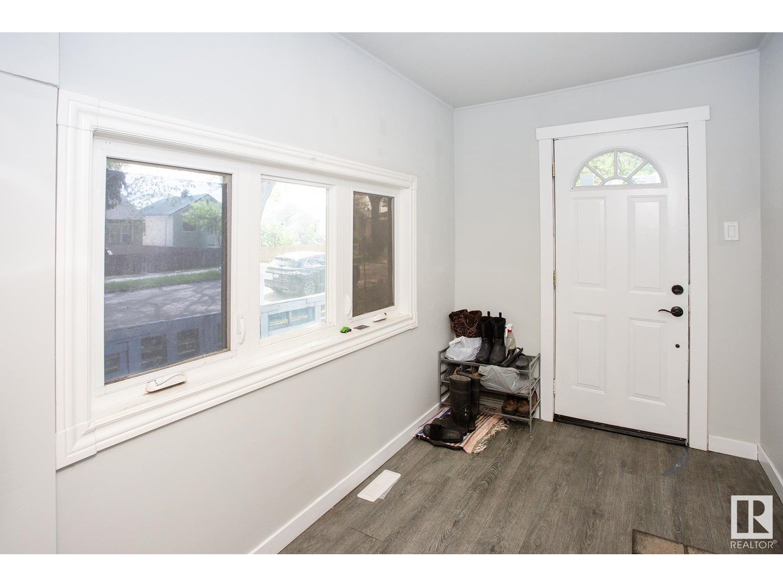 Property at 11536 83 ST NW image 3