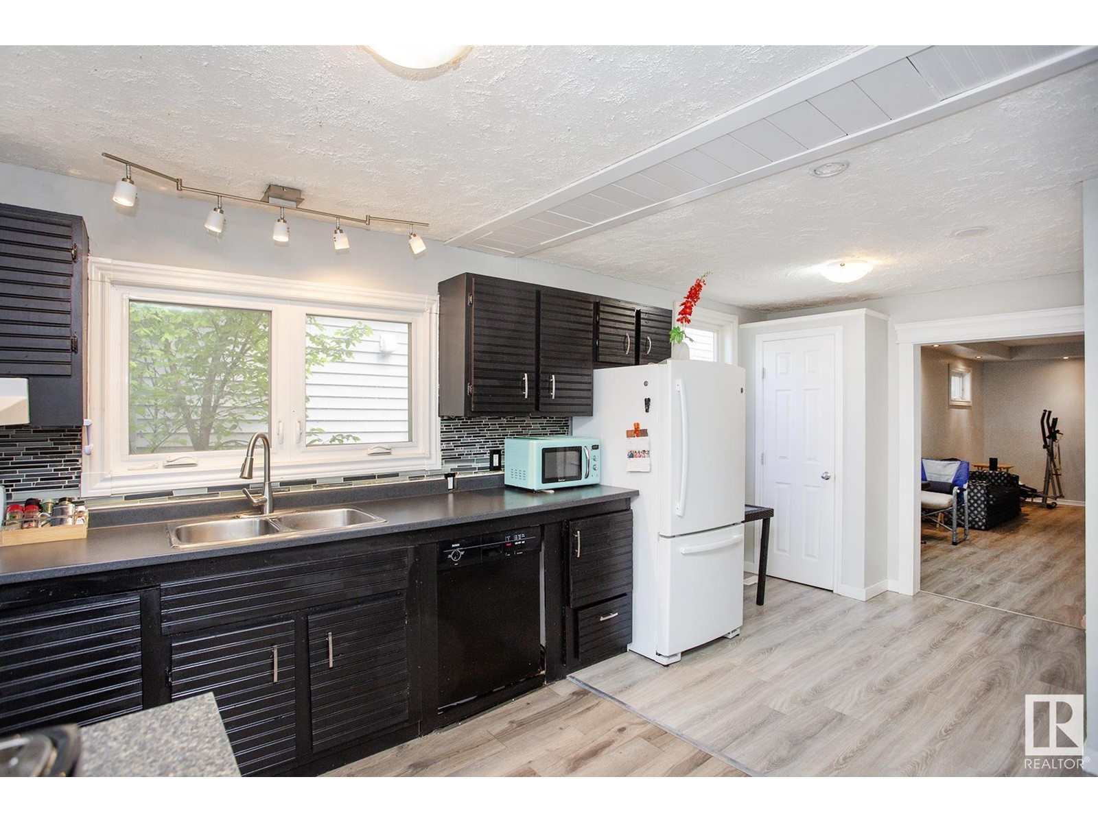 Property at 11536 83 ST NW image 4