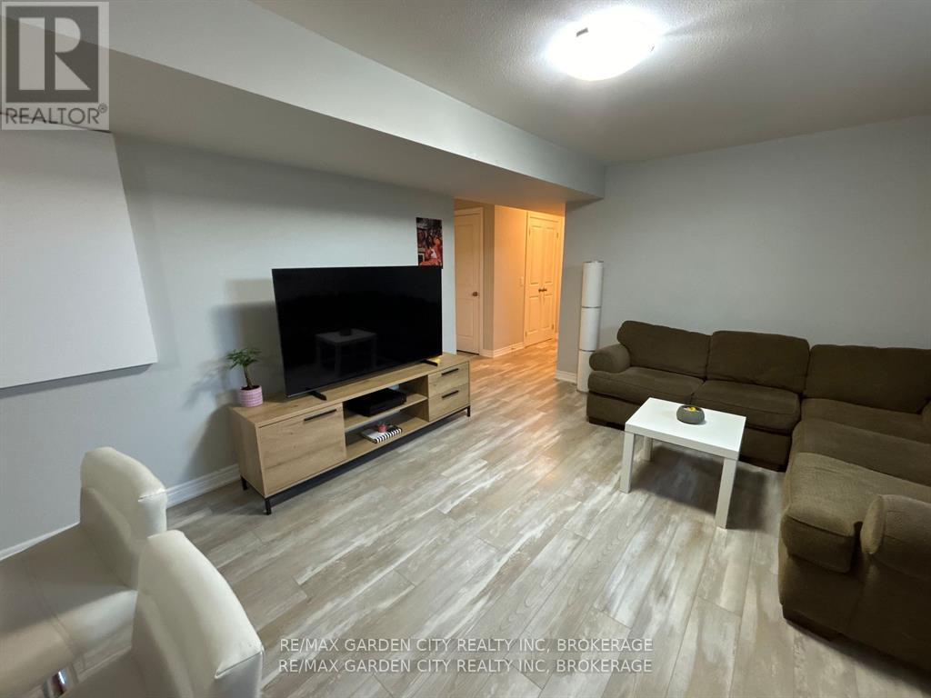 34 Bounty Avenue, Thorold (Rolling Meadows), Ontario  L2V 0H3 - Photo 27 - X12171256