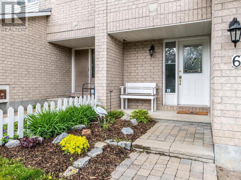 6 Eagleview Street, Ottawa, Ontario  K2M 2R2 - Photo 2 - X12171249