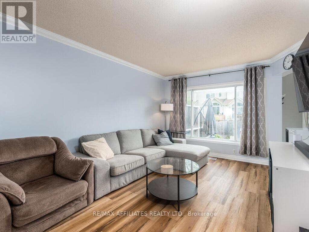 6 Eagleview Street, Ottawa, Ontario  K2M 2R2 - Photo 4 - X12171249