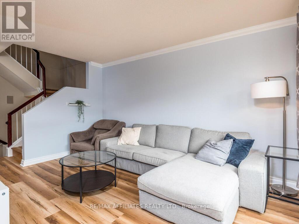 6 Eagleview Street, Ottawa, Ontario  K2M 2R2 - Photo 5 - X12171249