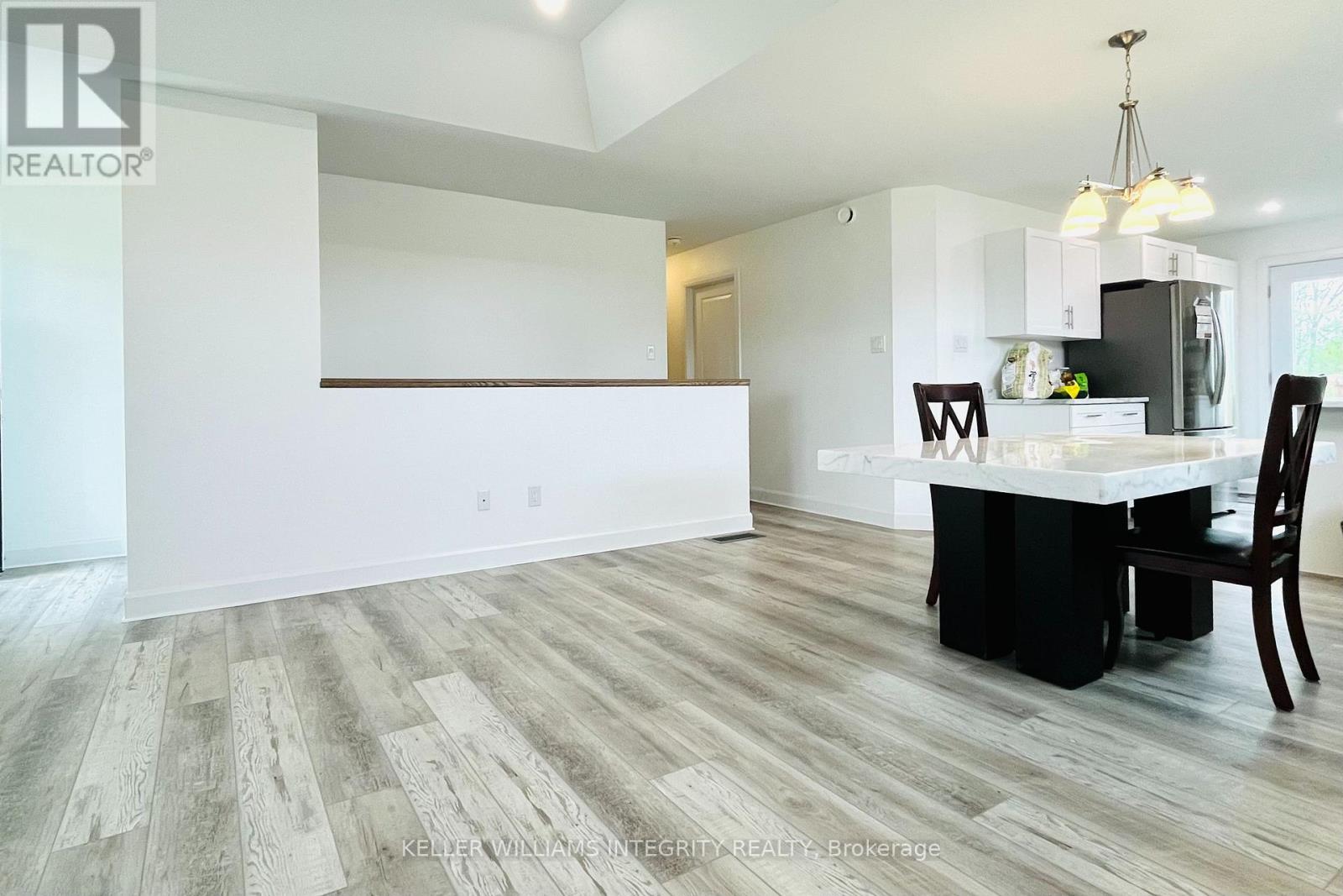 20 Terrance Drive, Petawawa, Ontario  K8H 2W8 - Photo 12 - X12171268