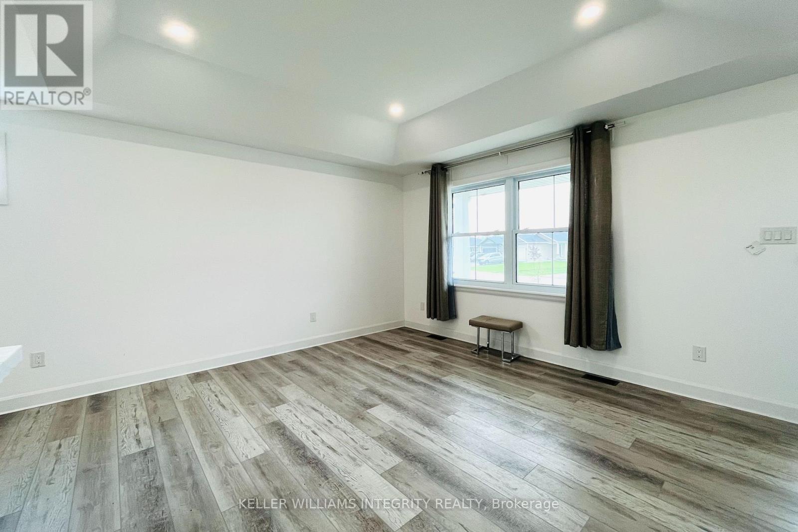 20 Terrance Drive, Petawawa, Ontario  K8H 2W8 - Photo 13 - X12171268