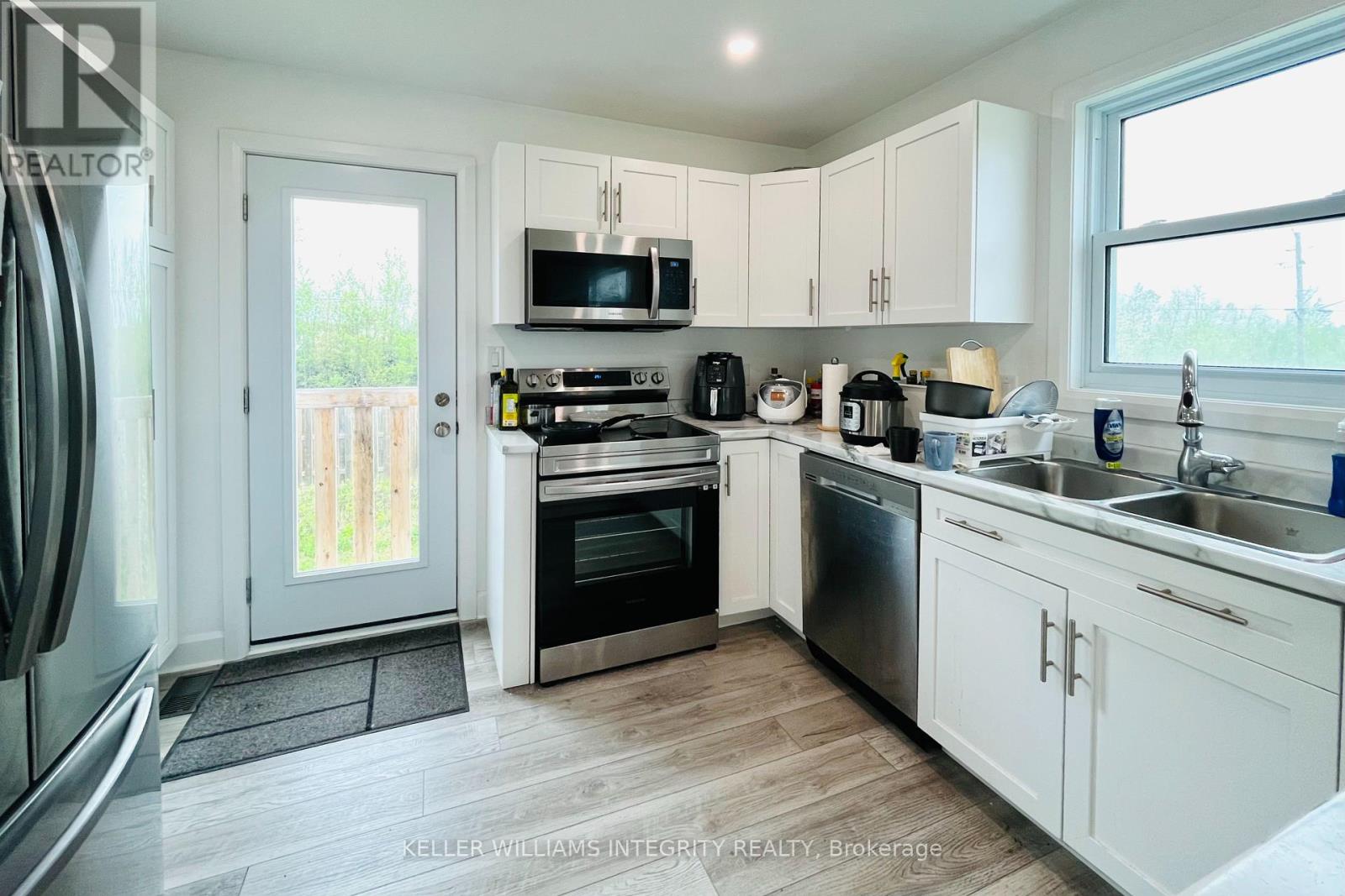 20 Terrance Drive, Petawawa, Ontario  K8H 2W8 - Photo 14 - X12171268