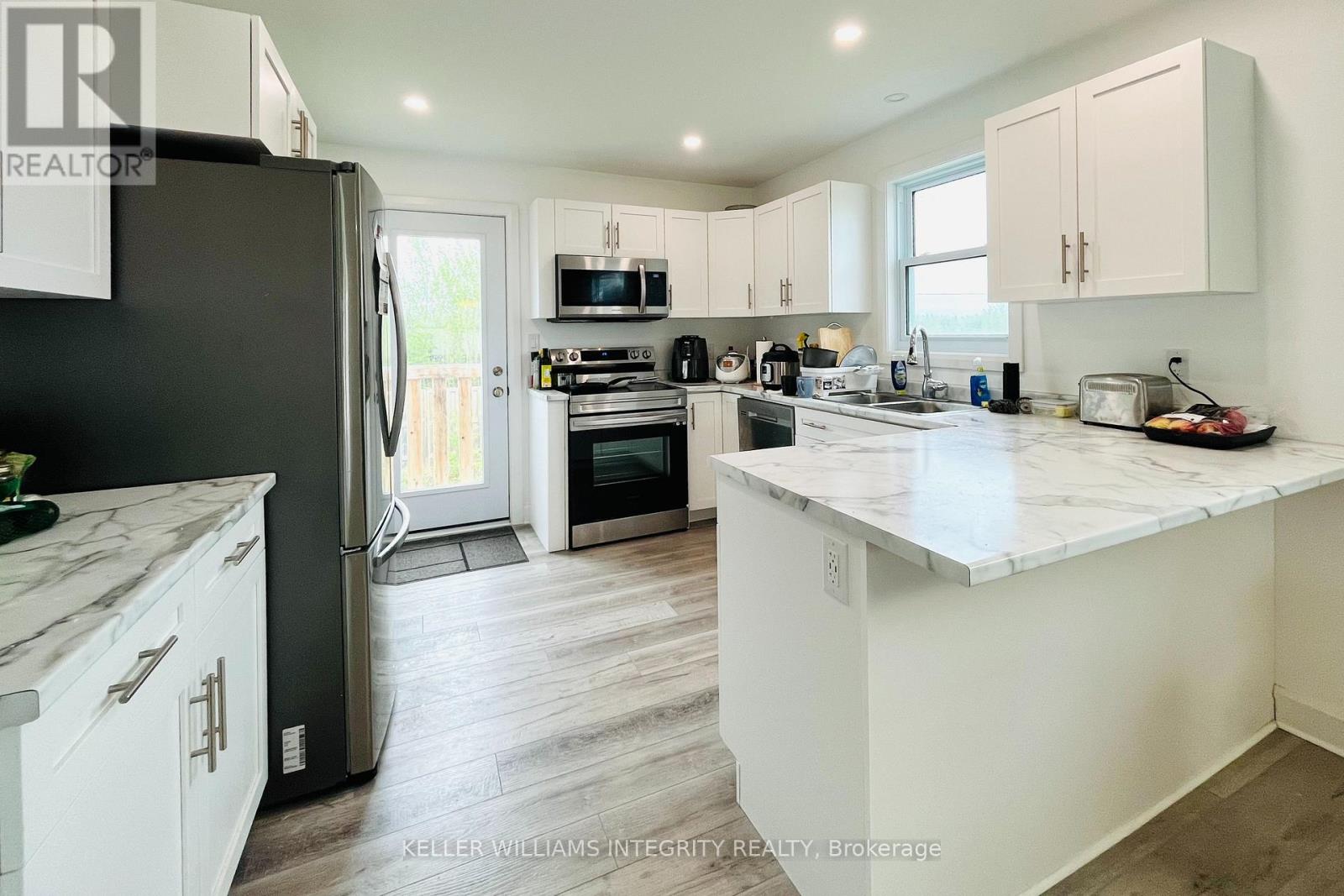 20 Terrance Drive, Petawawa, Ontario  K8H 2W8 - Photo 15 - X12171268