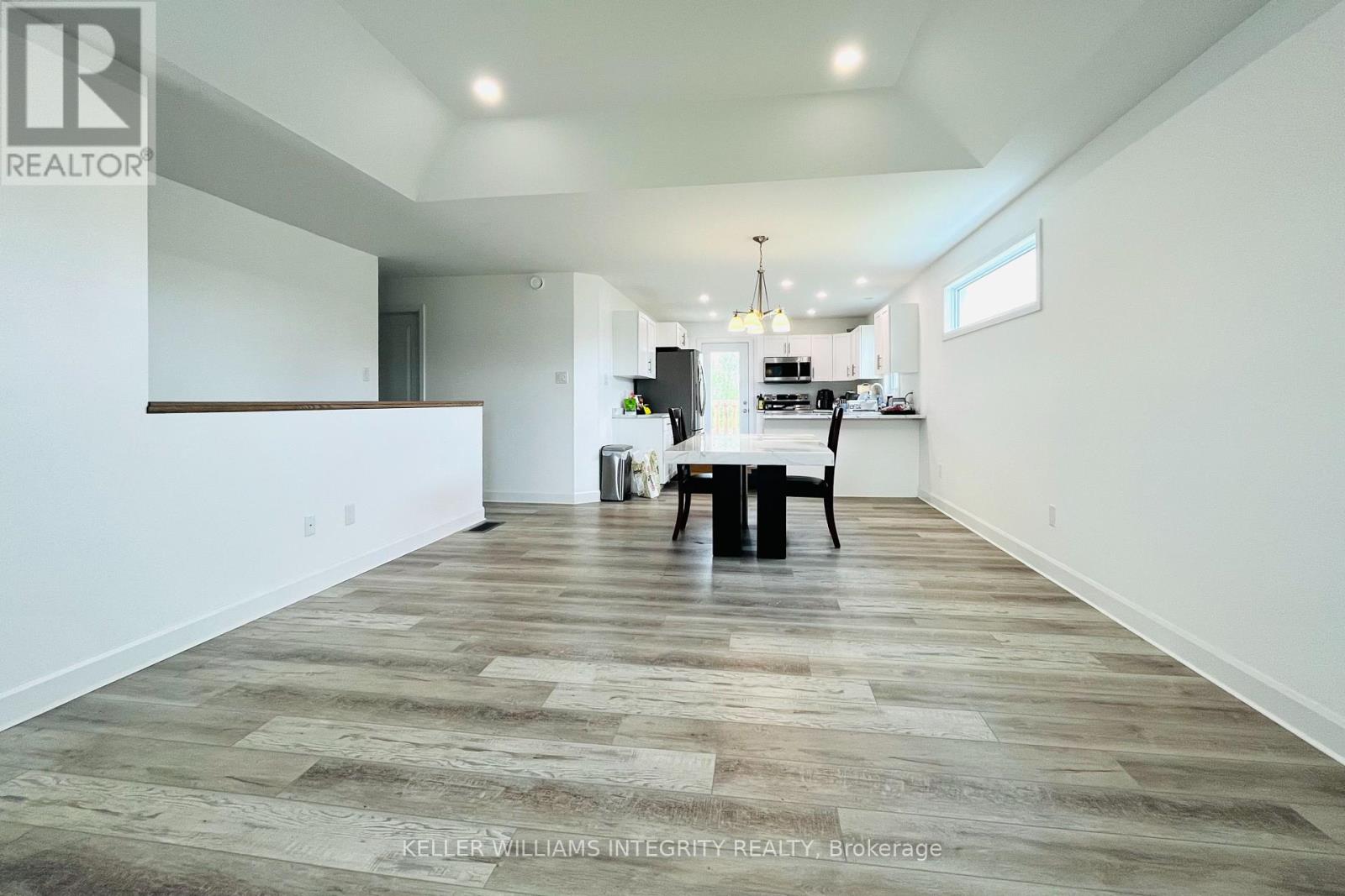 20 Terrance Drive, Petawawa, Ontario  K8H 2W8 - Photo 6 - X12171268