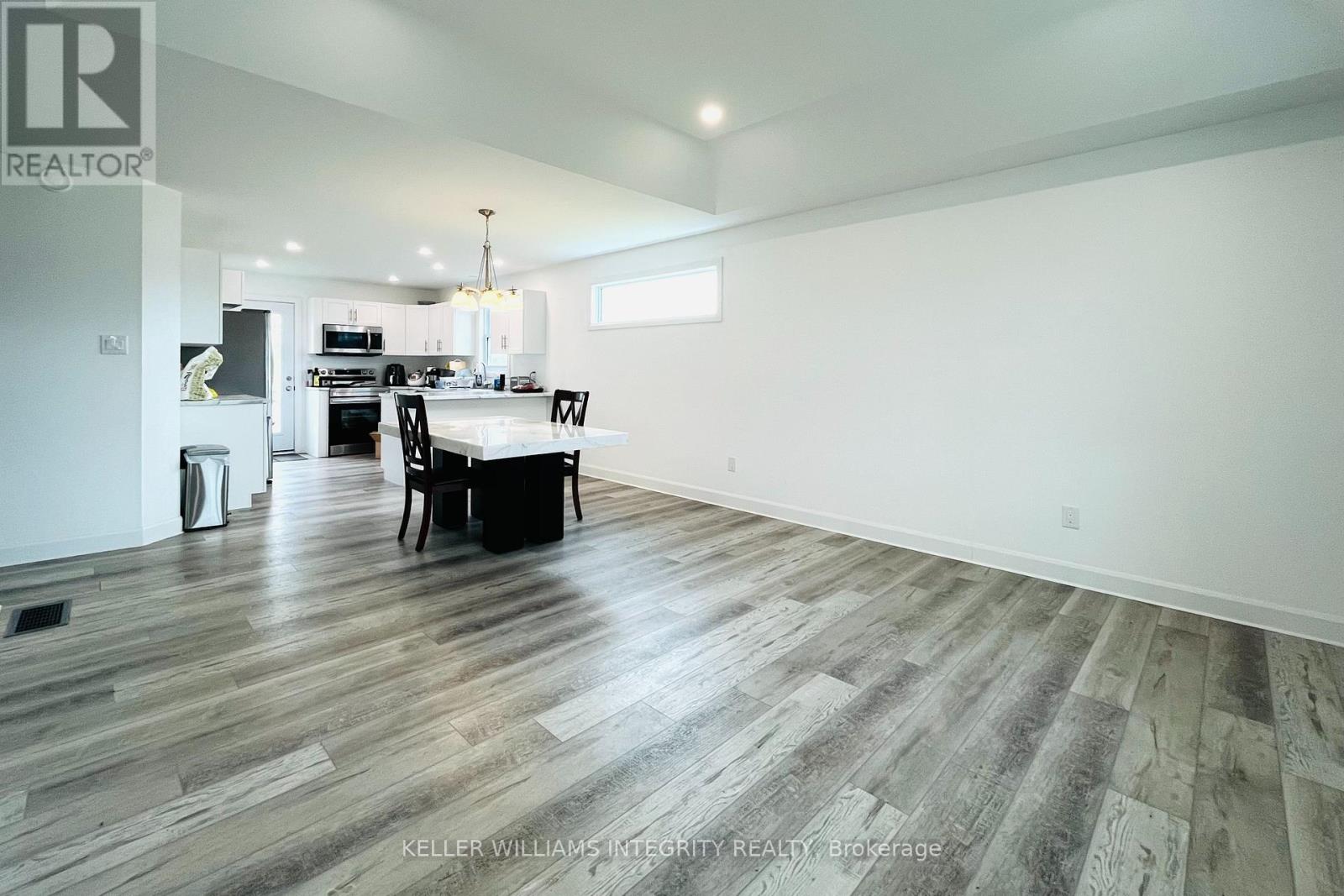 20 Terrance Drive, Petawawa, Ontario  K8H 2W8 - Photo 7 - X12171268