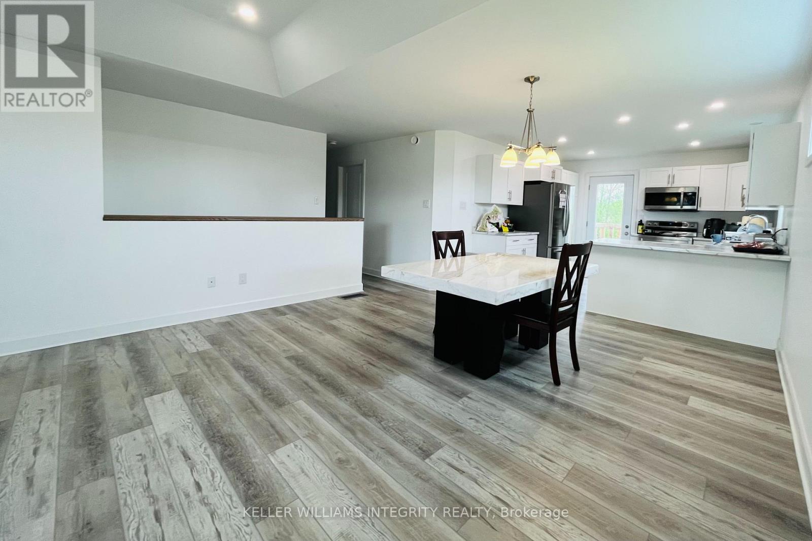 20 Terrance Drive, Petawawa, Ontario  K8H 2W8 - Photo 8 - X12171268