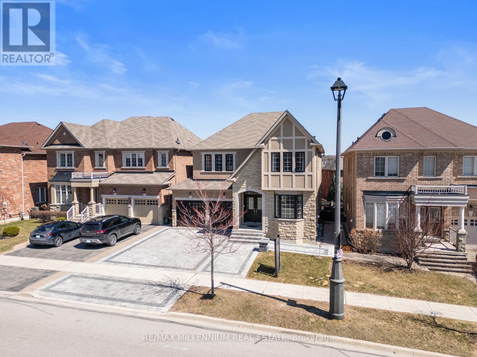Property at 433 MAVRINAC BOULEVARD image 3