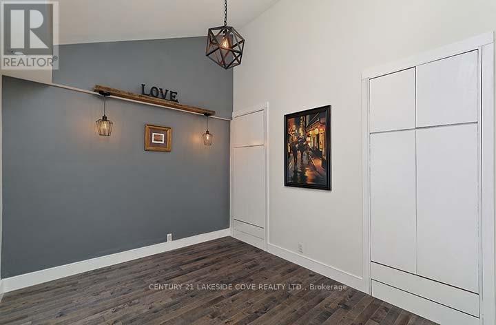 15 Tyler Street, Aurora (Aurora Village), Ontario  L4G 2M7 - Photo 10 - N12171261