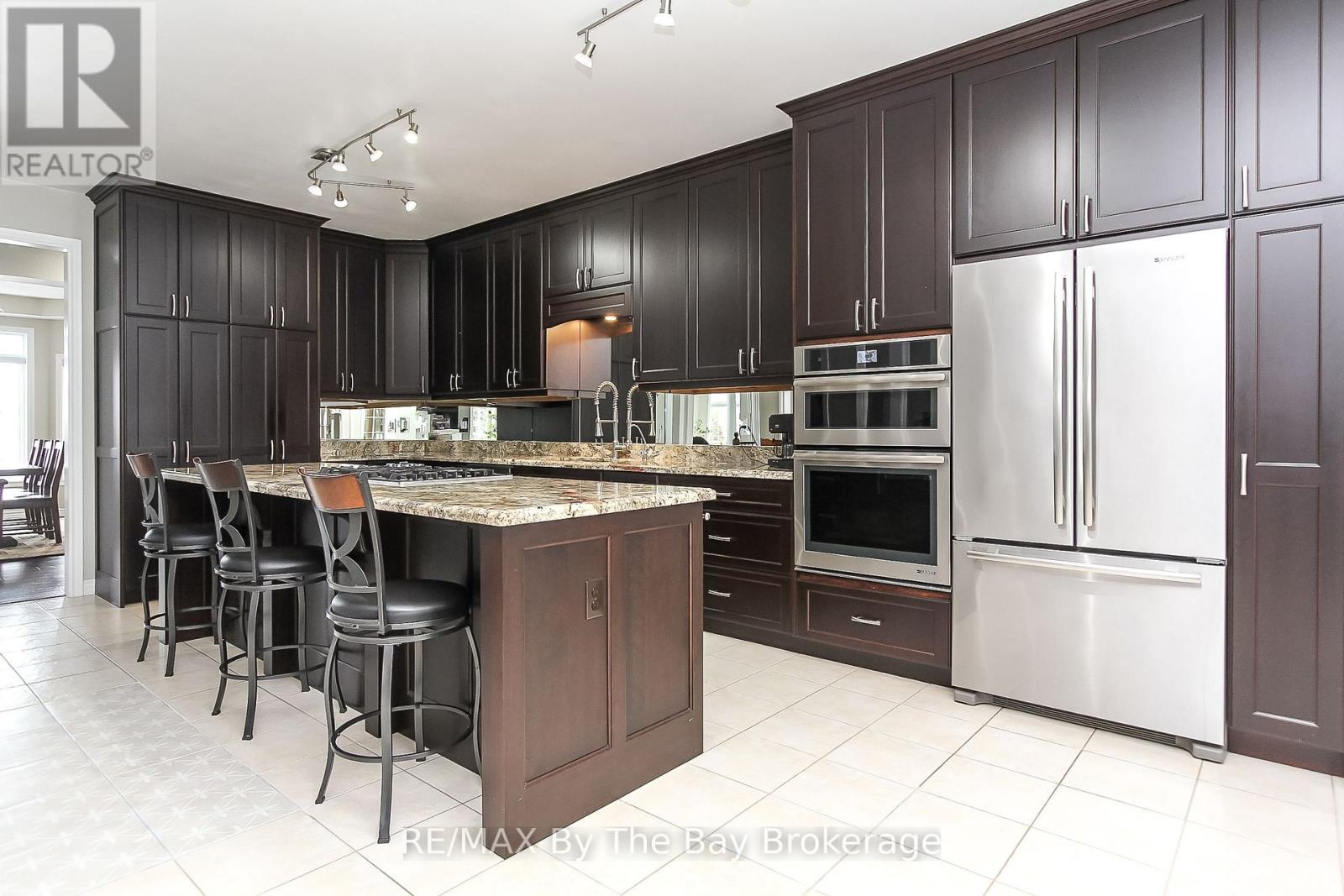 37 Walnut Drive, Wasaga Beach, Ontario  L9Z 0A8 - Photo 18 - S12006924