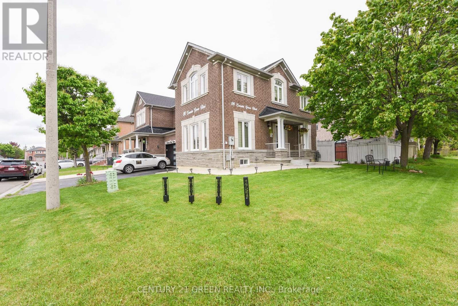 116 Canada Goose Boulevard, Brampton, Ontario  L6R 2A4 - Photo 2 - W12170750