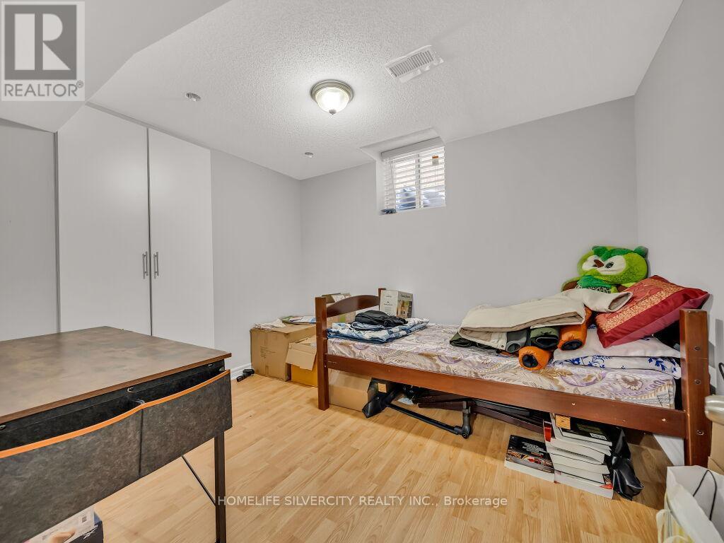98 Masters Green Crescent, Brampton, Ontario  L7A 3K5 - Photo 35 - W12164522