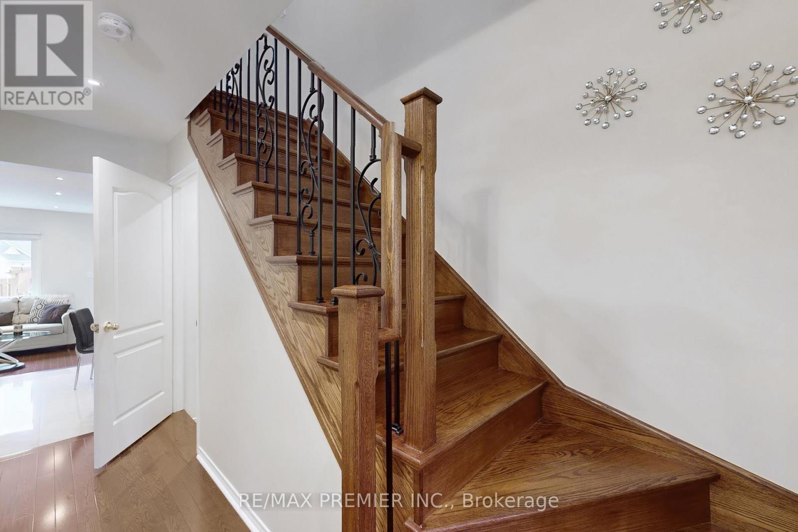 2210 Westoak Trails Boulevard, Oakville, Ontario  L6M 3L3 - Photo 18 - W12171051