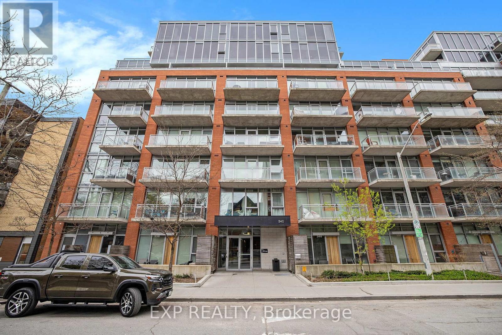 547 - 340 Mcleod Street, Ottawa, Ontario  K2P 1A4 - Photo 2 - X12171305