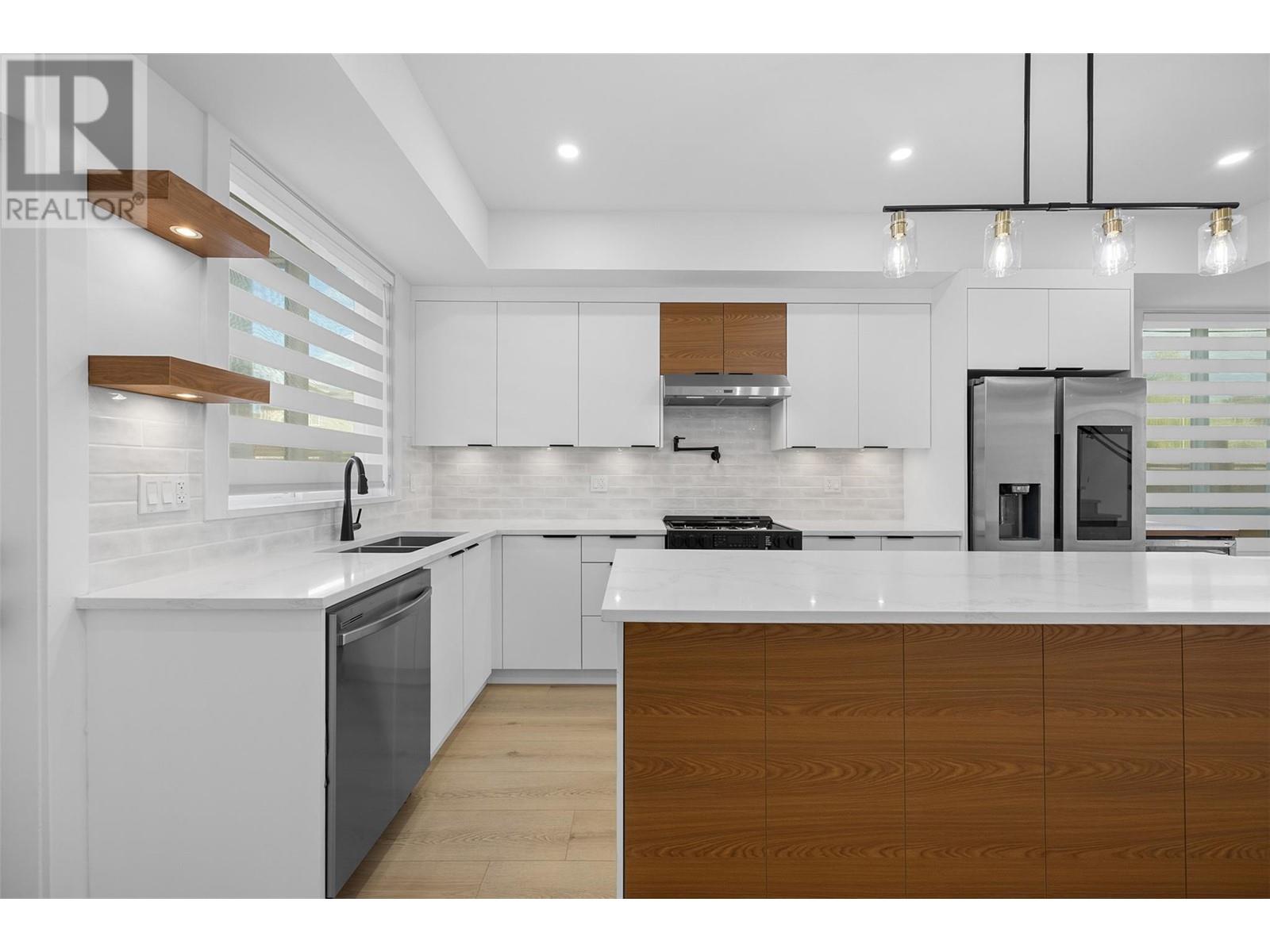 754 Raymer Avenue, Kelowna, British Columbia  V1Y 4Z8 - Photo 5 - 10348855