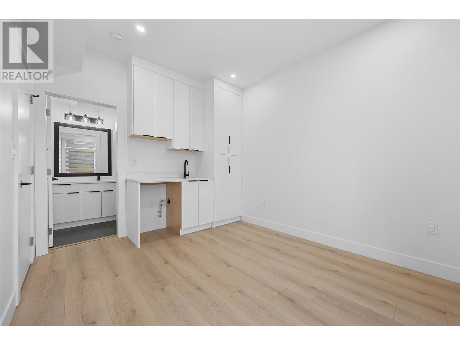 754 Raymer Avenue, Kelowna, British Columbia  V1Y 4Z8 - Photo 10 - 10348855