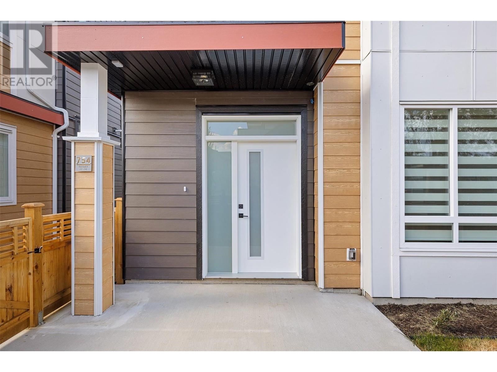 754 Raymer Avenue, Kelowna, British Columbia  V1Y 4Z8 - Photo 3 - 10348855