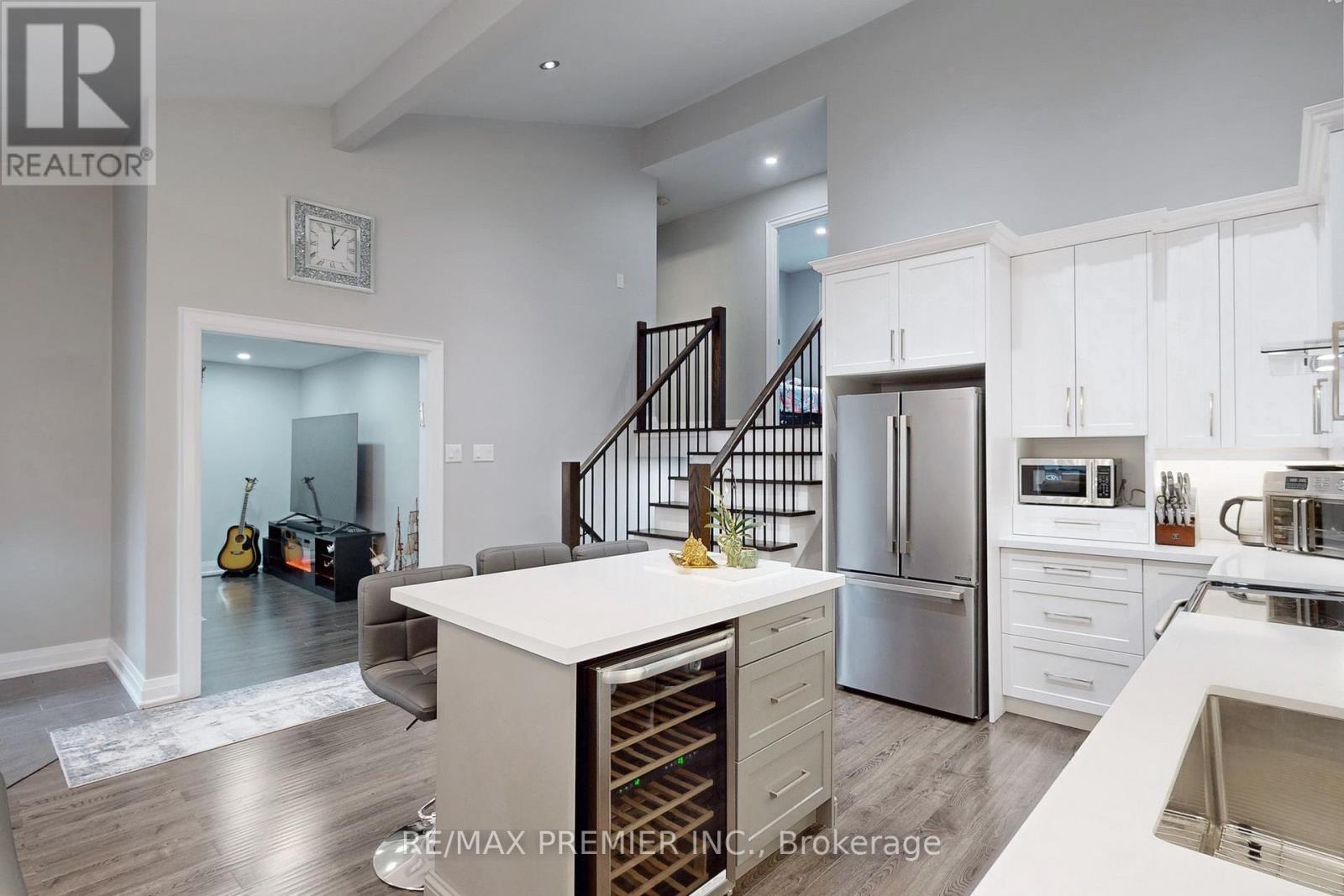 75 Fox Run, Barrie, Ontario  L4N 5L6 - Photo 12 - S12163039