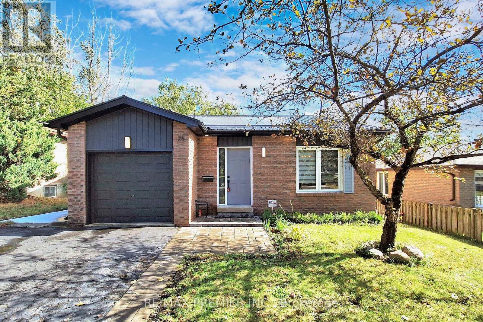 75 Fox Run, Barrie, Ontario  L4N 5L6 - Photo 1 - S12163039