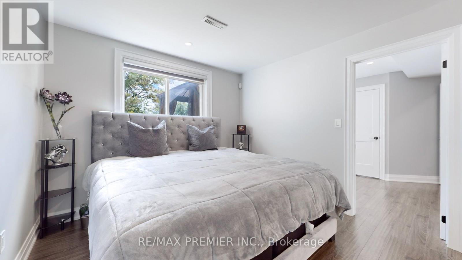 75 Fox Run, Barrie, Ontario  L4N 5L6 - Photo 25 - S12163039