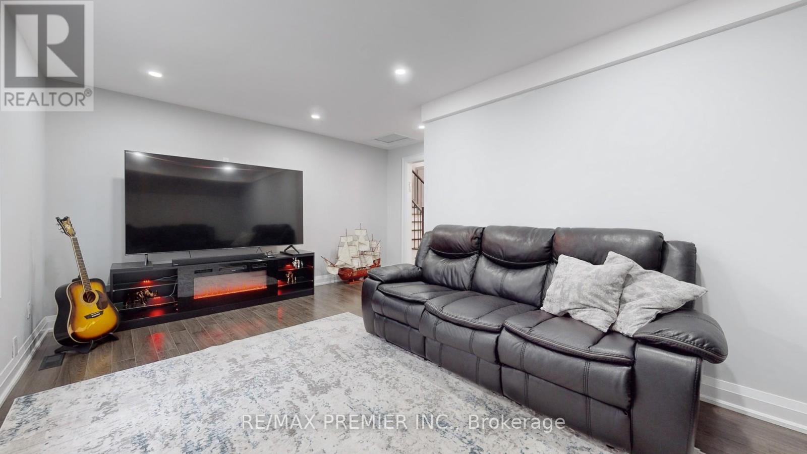 75 Fox Run, Barrie, Ontario  L4N 5L6 - Photo 14 - S12163039