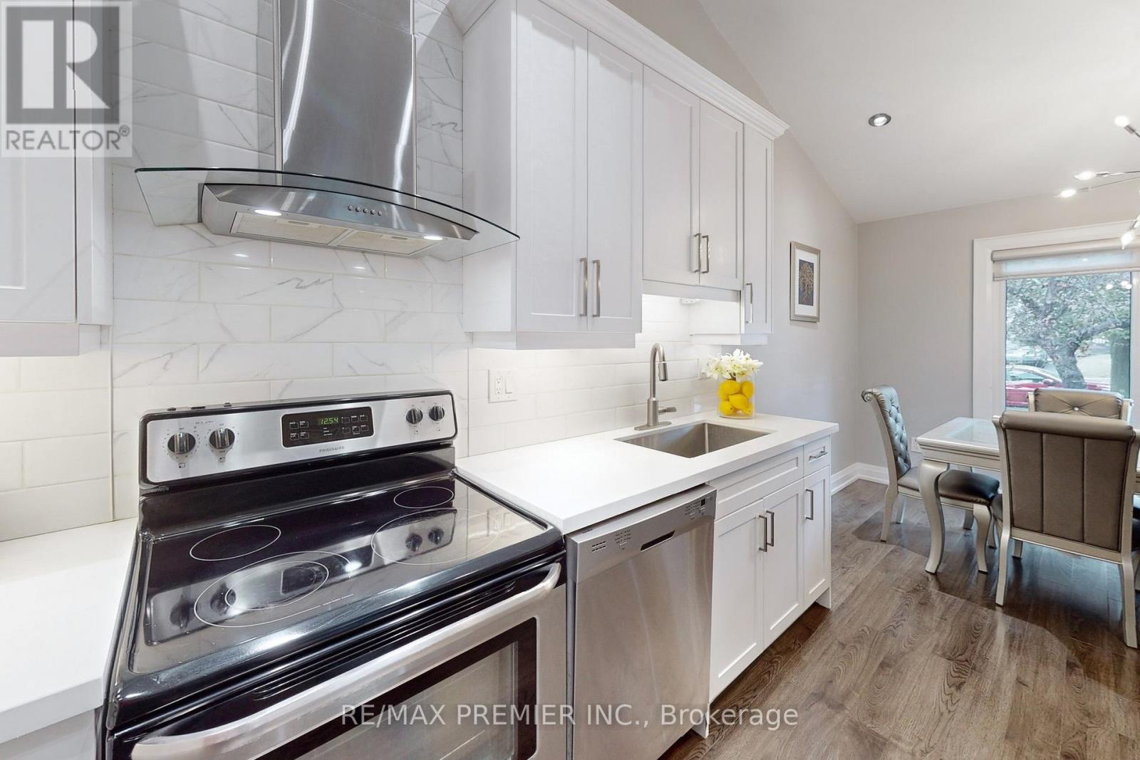 75 Fox Run, Barrie, Ontario  L4N 5L6 - Photo 6 - S12163039
