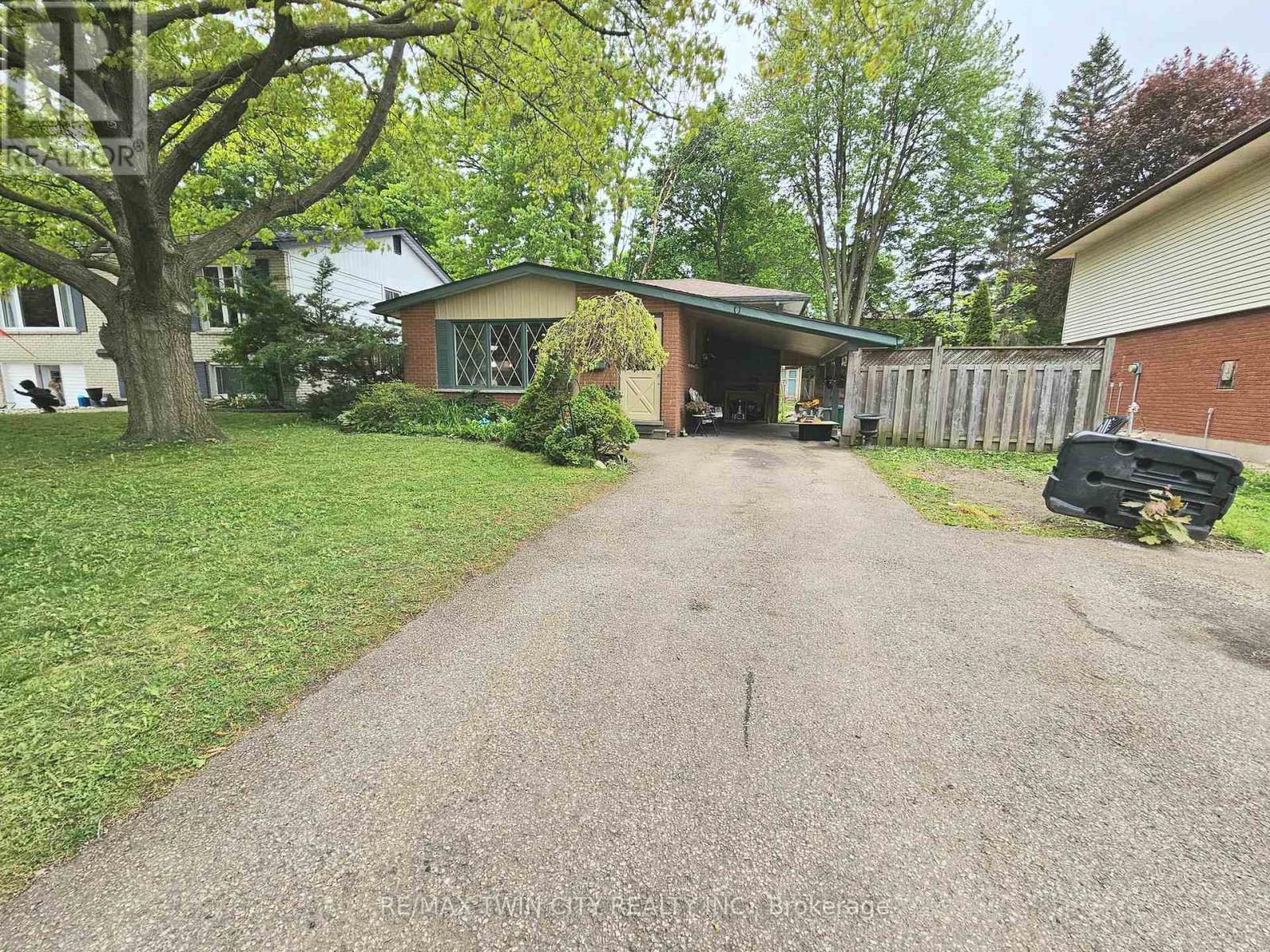 Property at 559 SPRUCEHILL AVENUE image 2