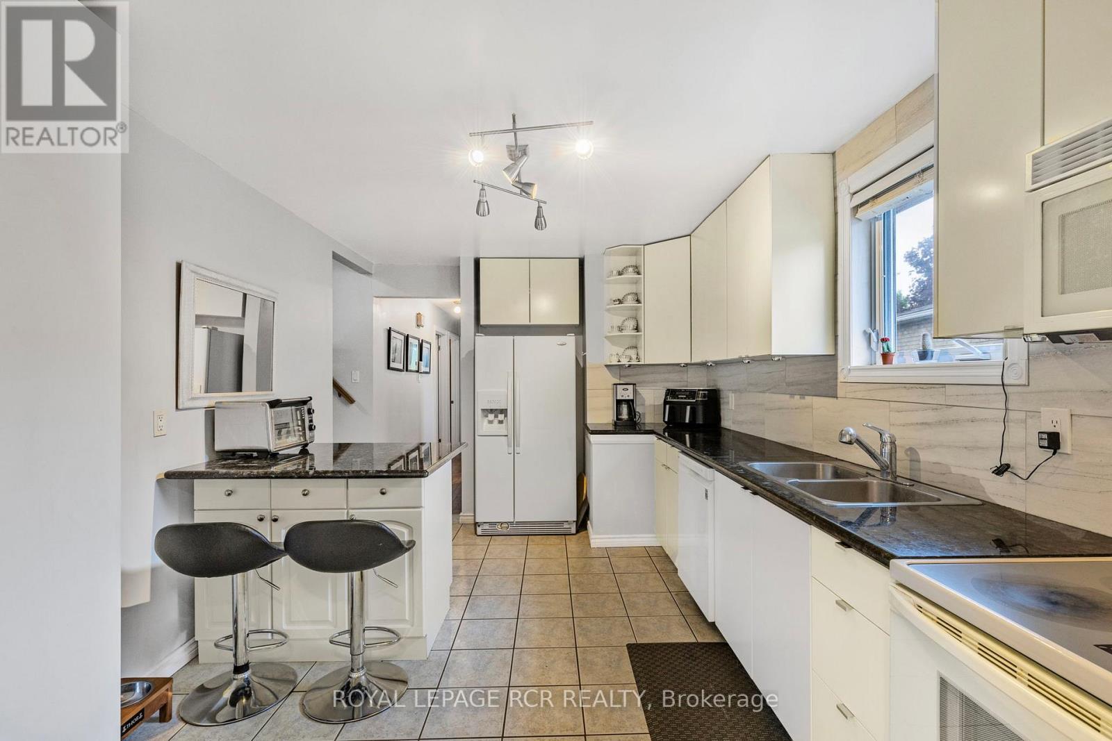 116 Zima Crescent, Bradford West Gwillimbury, Ontario  L3Z 2E4 - Photo 8 - N12171315